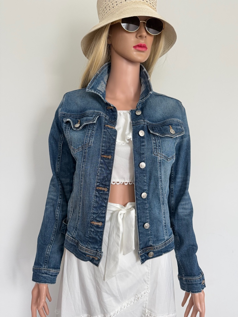 ZARA DISTRESSED DENIM MEDIUM WASH JEAN JACKET SMALL